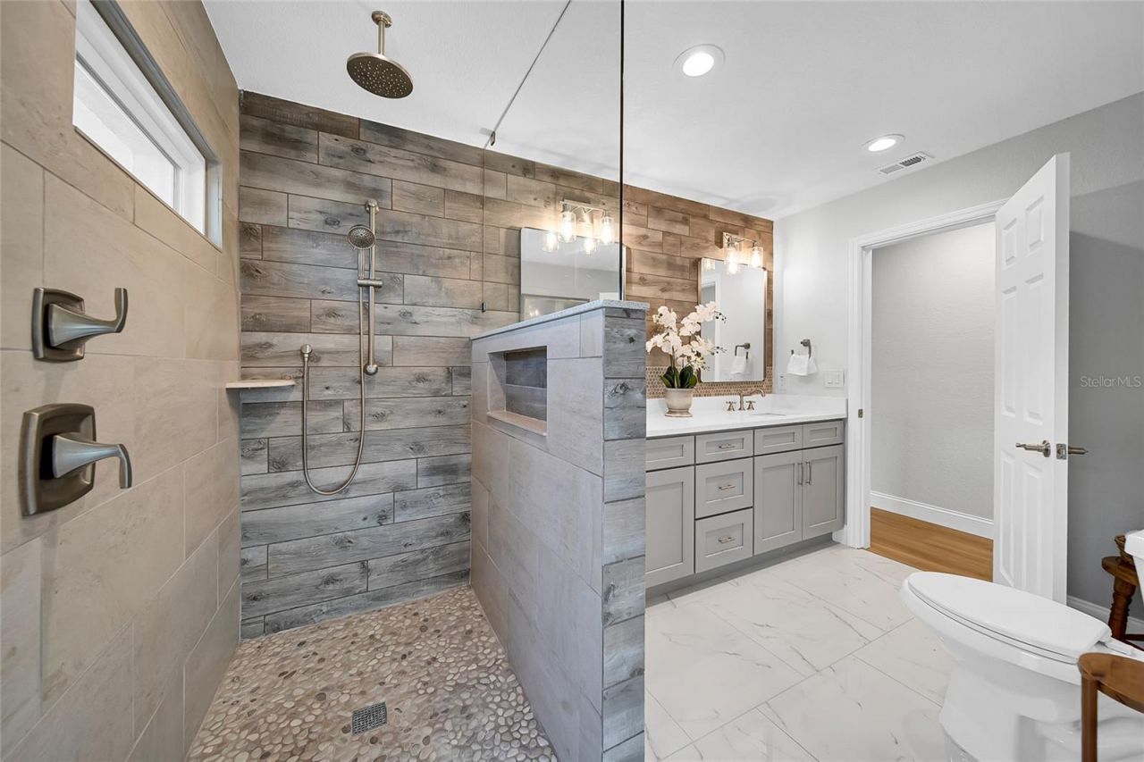 2025 Michigan Avenue Ne, Saint Petersburg, FL 33703 Photo