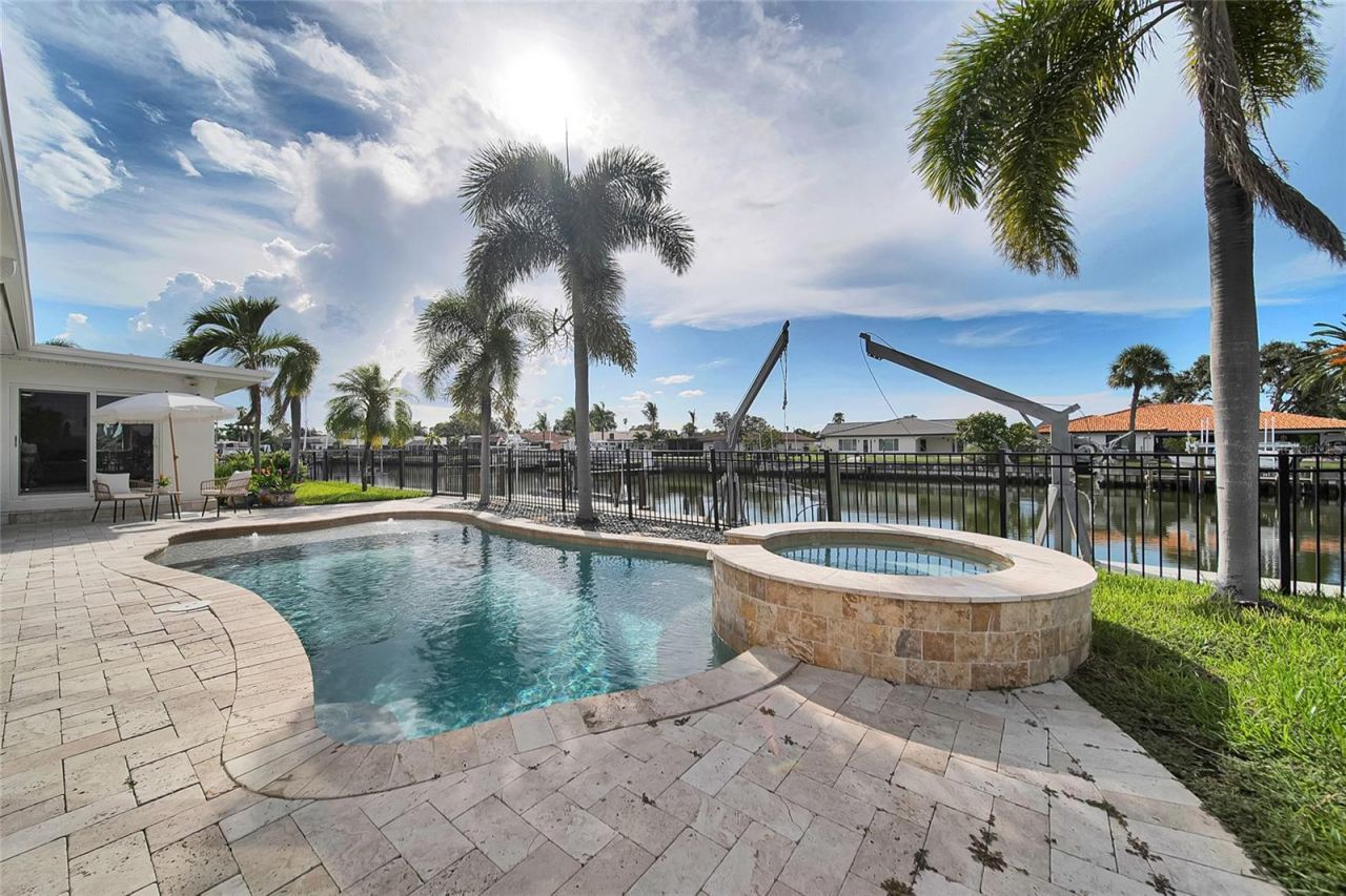 2025 Michigan Avenue Ne, Saint Petersburg, FL 33703 Photo