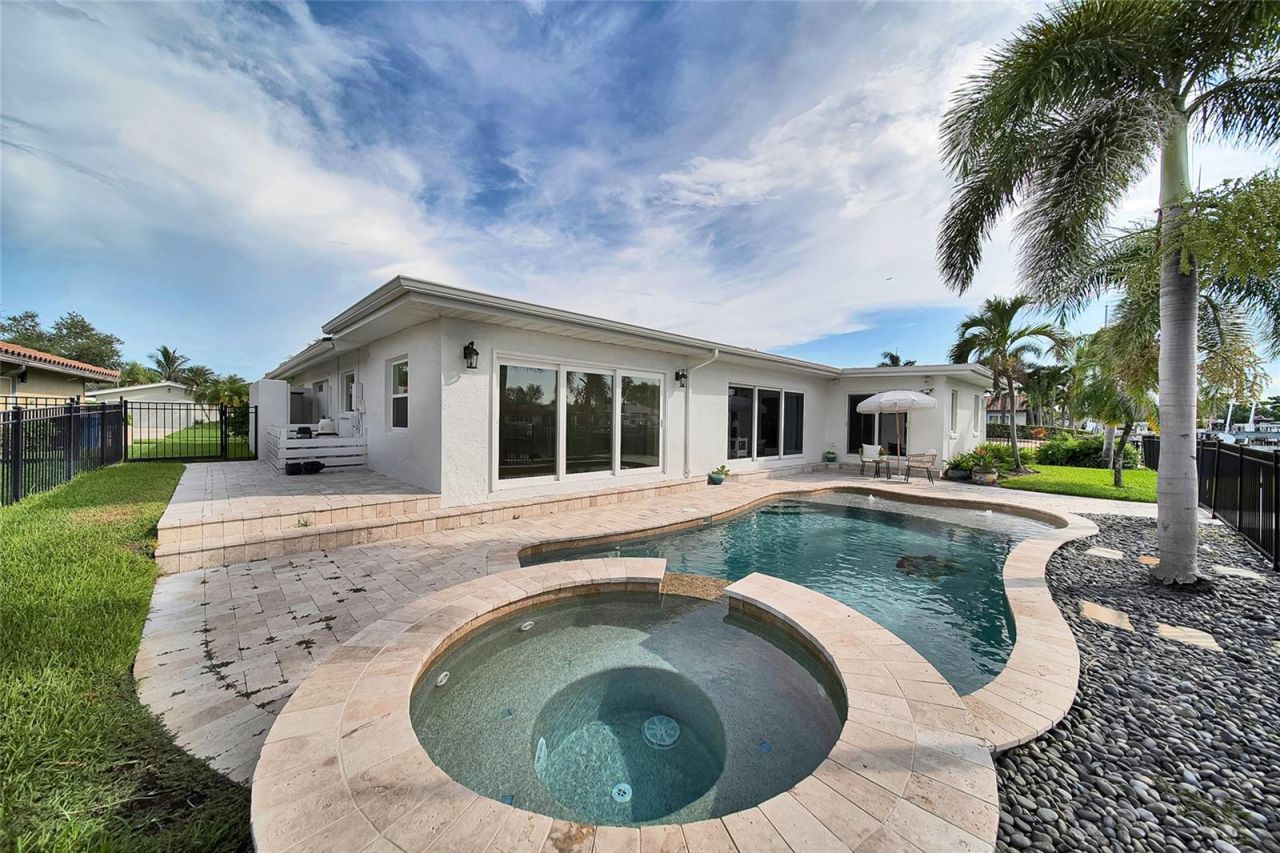 2025 Michigan Avenue Ne, Saint Petersburg, FL 33703 Photo