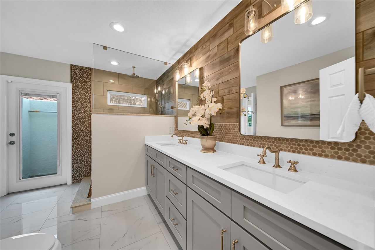 2025 Michigan Avenue Ne, Saint Petersburg, FL 33703 Photo