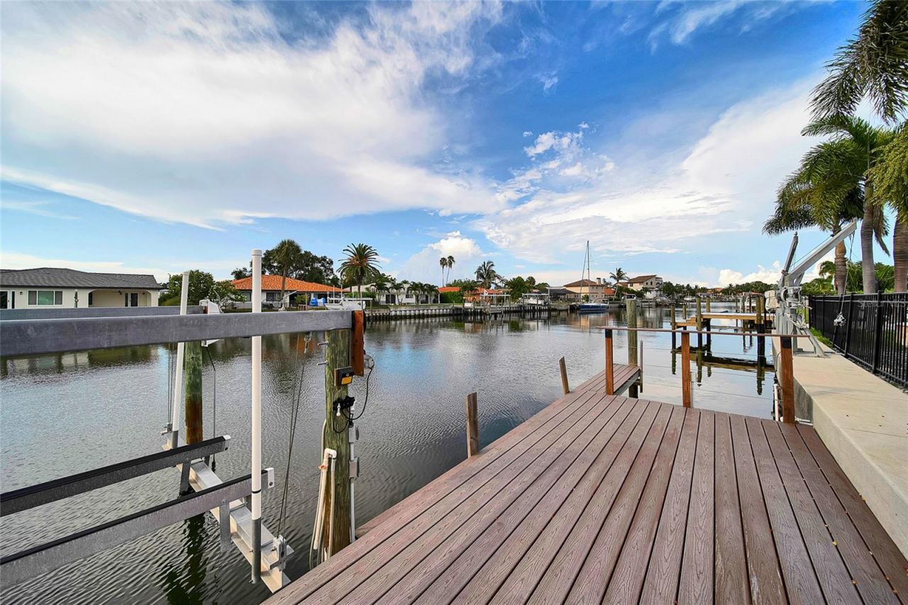 2025 Michigan Avenue Ne, Saint Petersburg, FL 33703 Photo