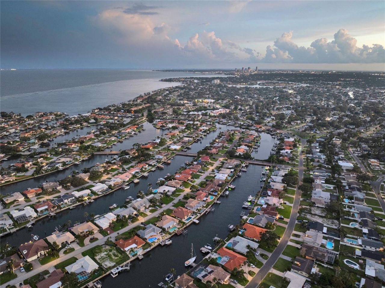 2025 Michigan Avenue Ne, Saint Petersburg, FL 33703 Photo