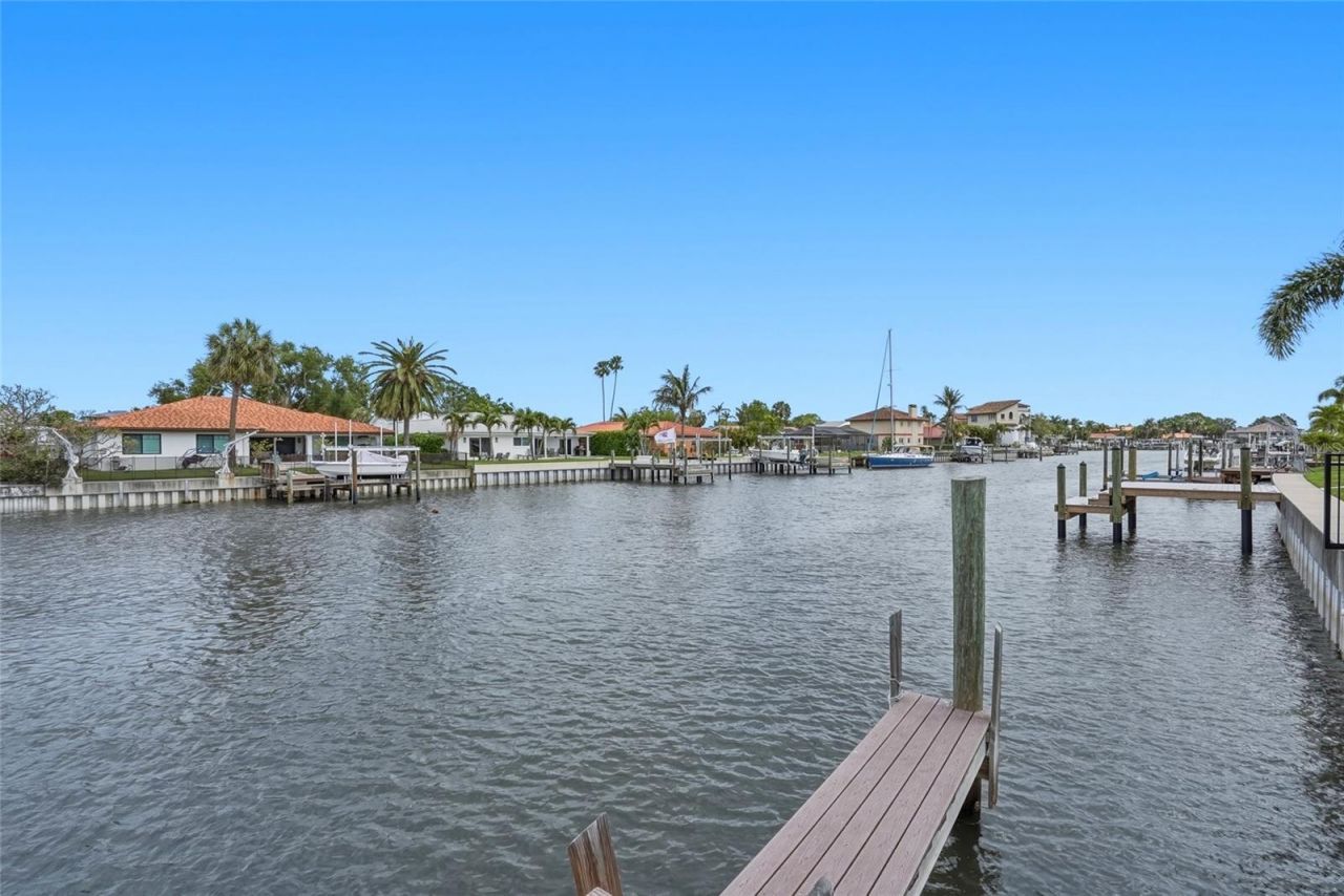 2025 Michigan Avenue Ne, Saint Petersburg, FL 33703 Photo