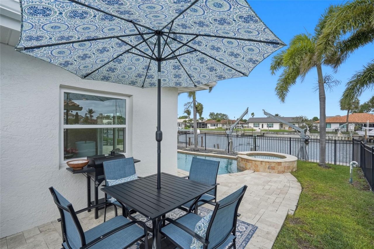 2025 Michigan Avenue Ne, Saint Petersburg, FL 33703 Photo