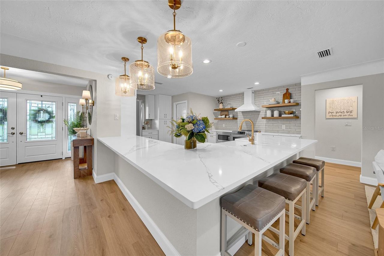 2025 Michigan Avenue Ne, Saint Petersburg, FL 33703 Photo