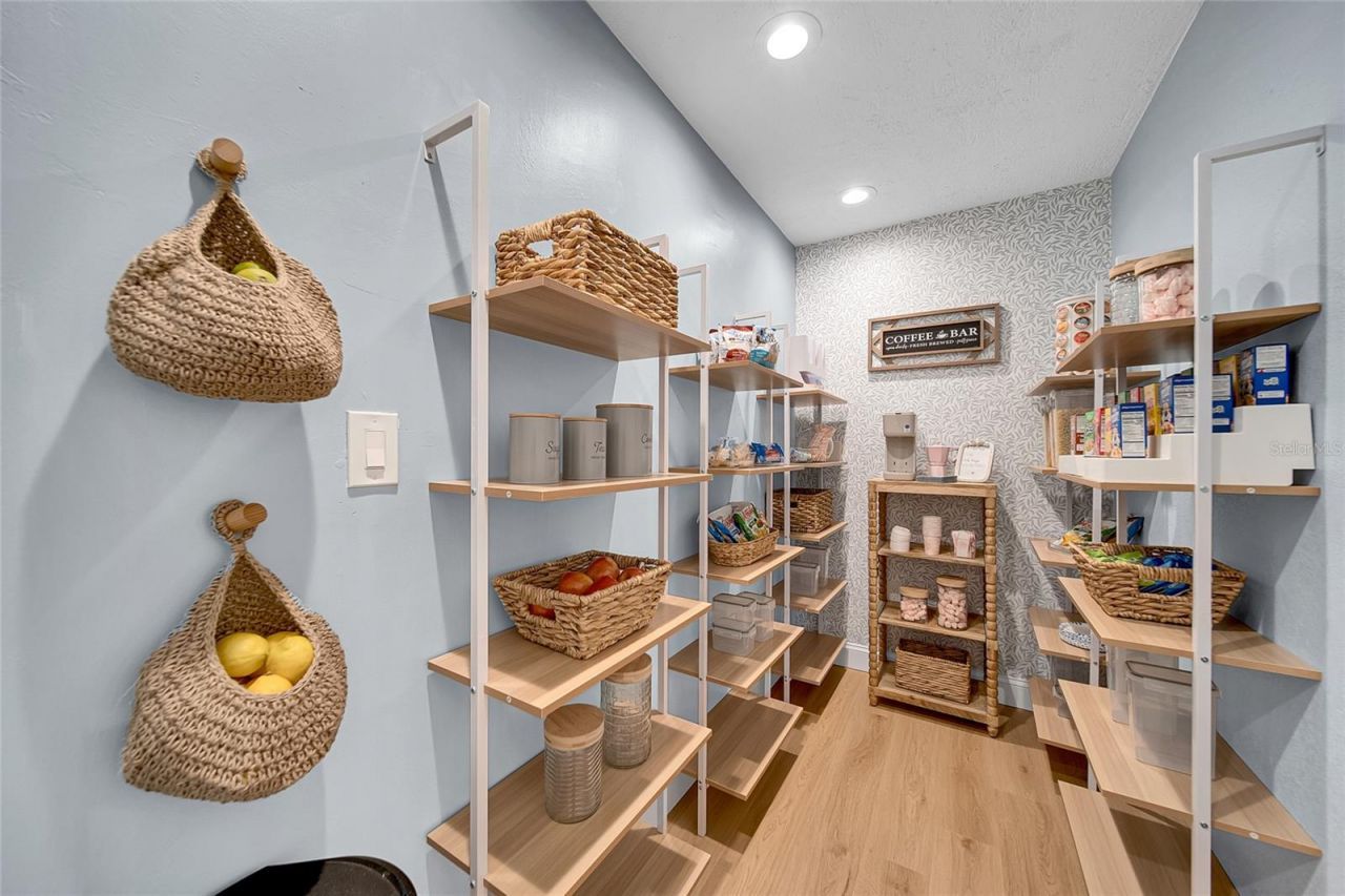 2025 Michigan Avenue Ne, Saint Petersburg, FL 33703 Photo