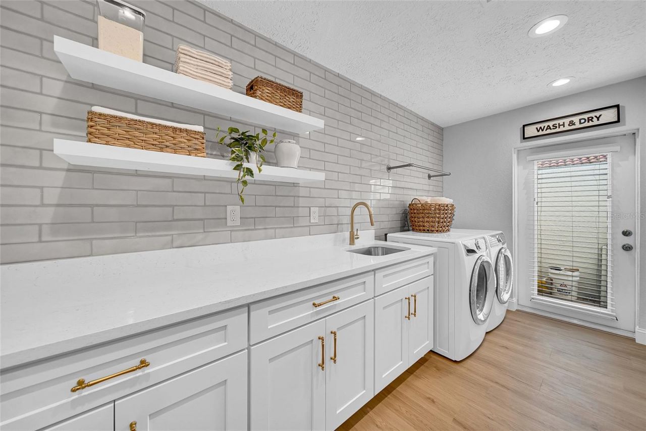 2025 Michigan Avenue Ne, Saint Petersburg, FL 33703 Photo