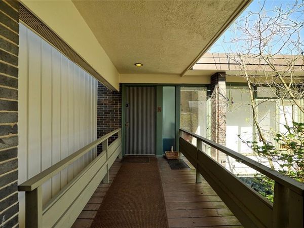 90 E Woodland Road, Pittsburgh, PA 15232