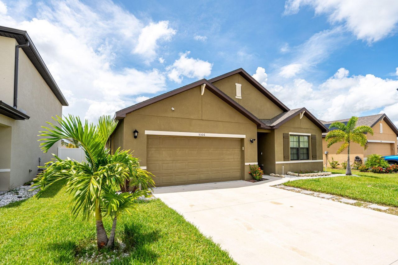 5306 Entertainment Way, Fort Pierce, FL 34947 Photo