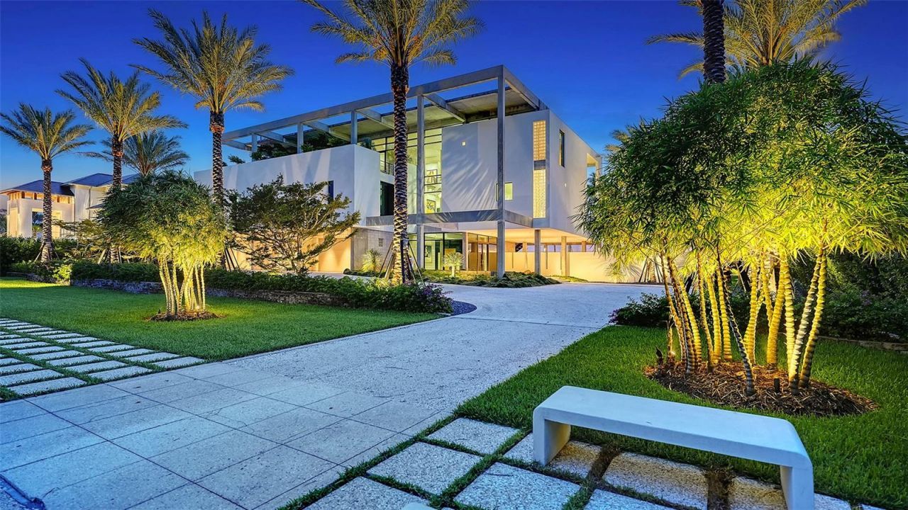 8250 Sanderling Road, Sarasota, FL 34242 Photo