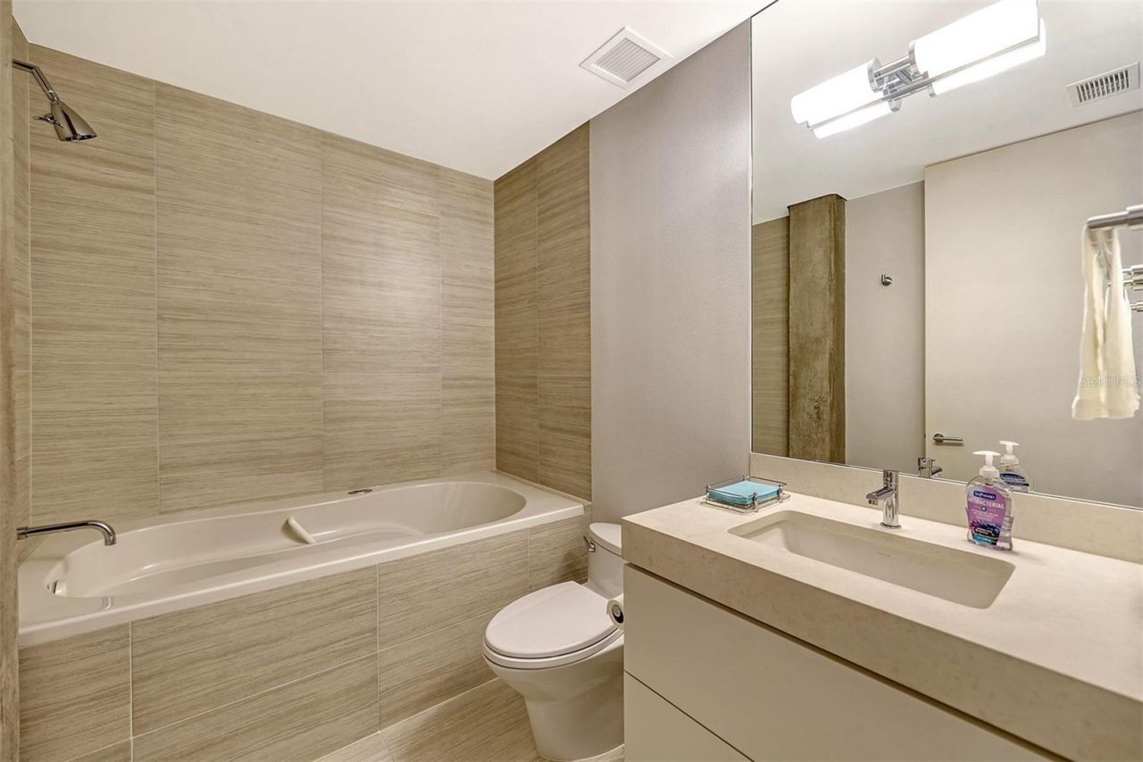 8250 Sanderling Road, Sarasota, FL 34242 Photo