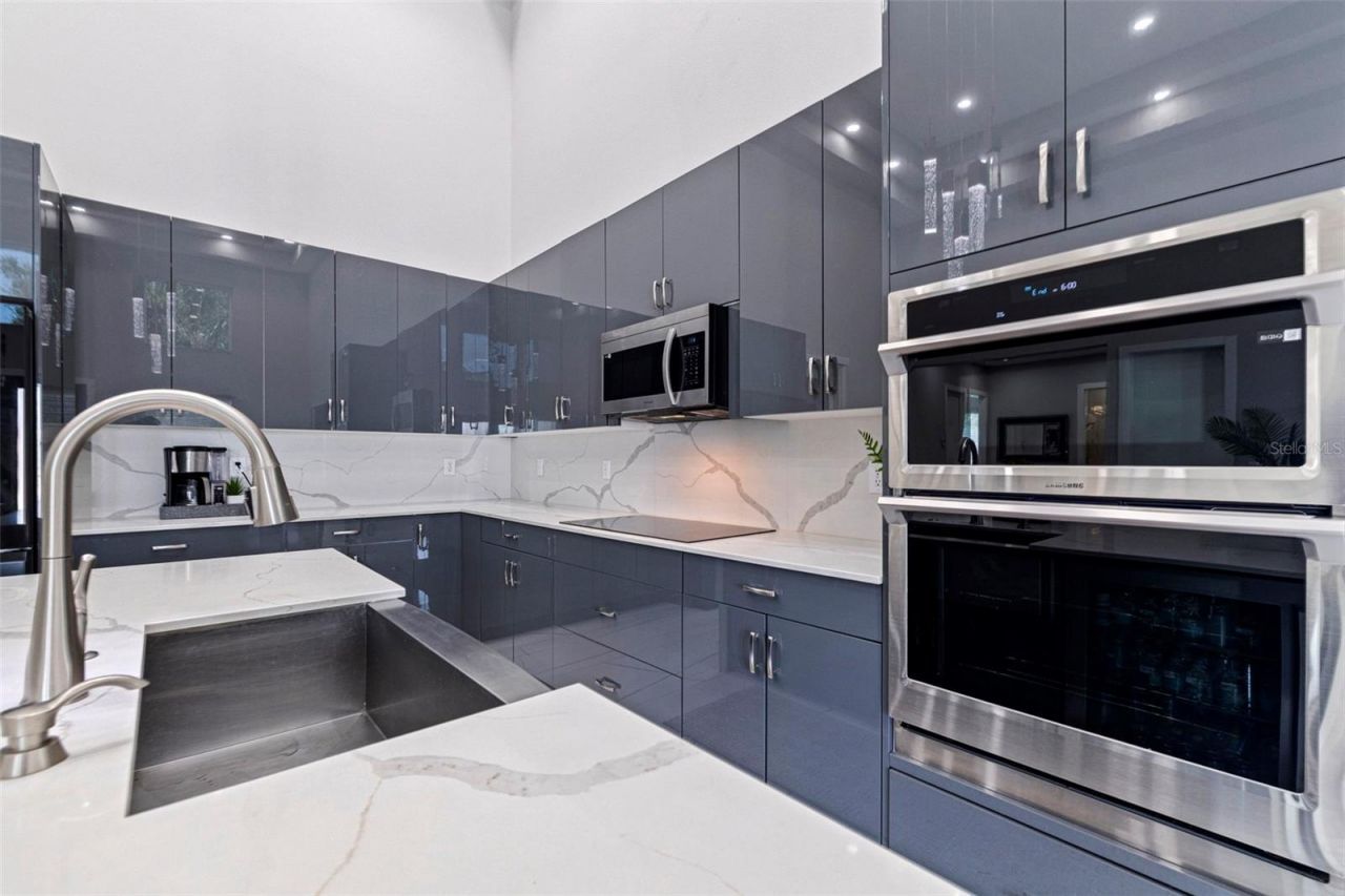 6396 18th Street N, Saint Petersburg, FL 33702 Photo