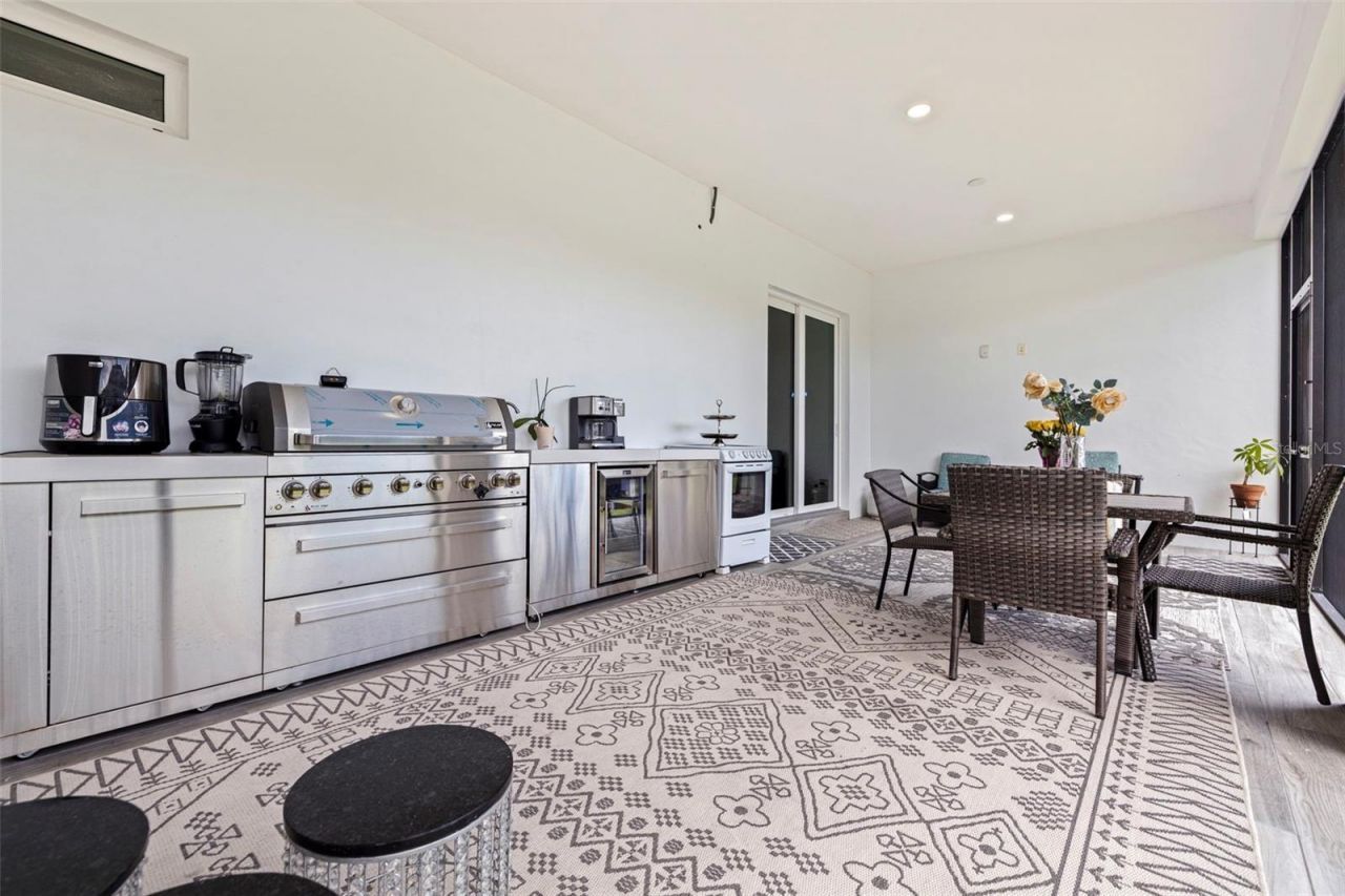 6396 18th Street N, Saint Petersburg, FL 33702 Photo