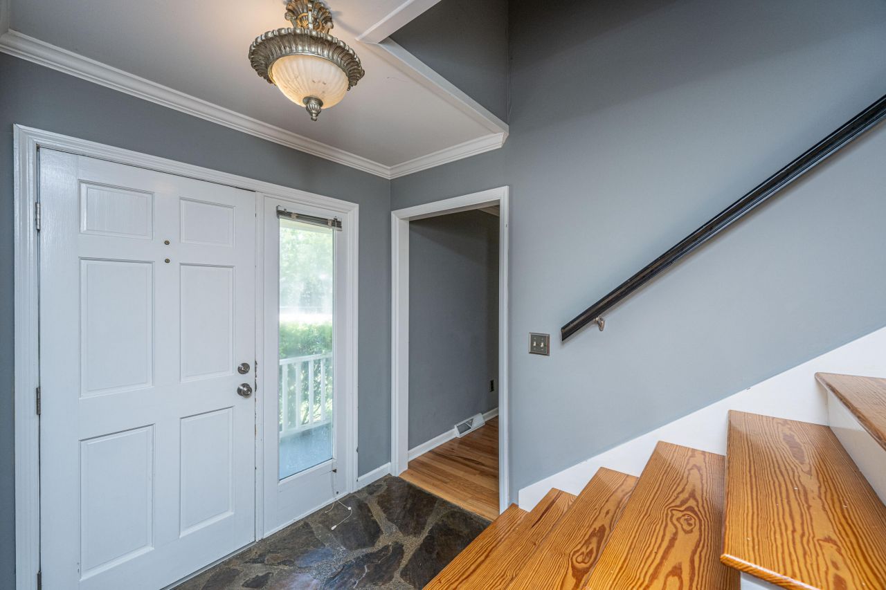 1477 Theresa Drive Photo 4