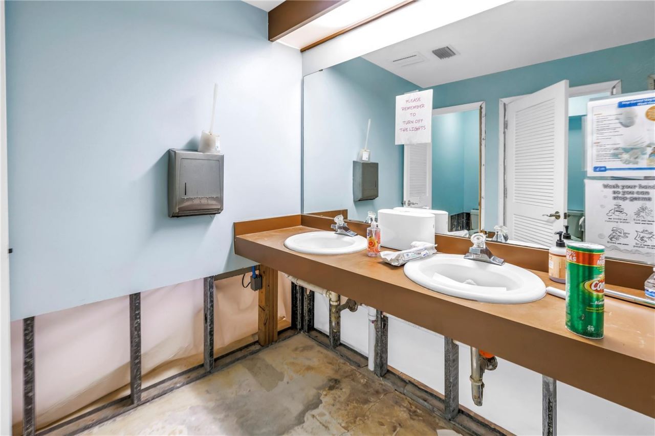 6608 Marina Drive, Holmes Beach, FL 34217 Photo