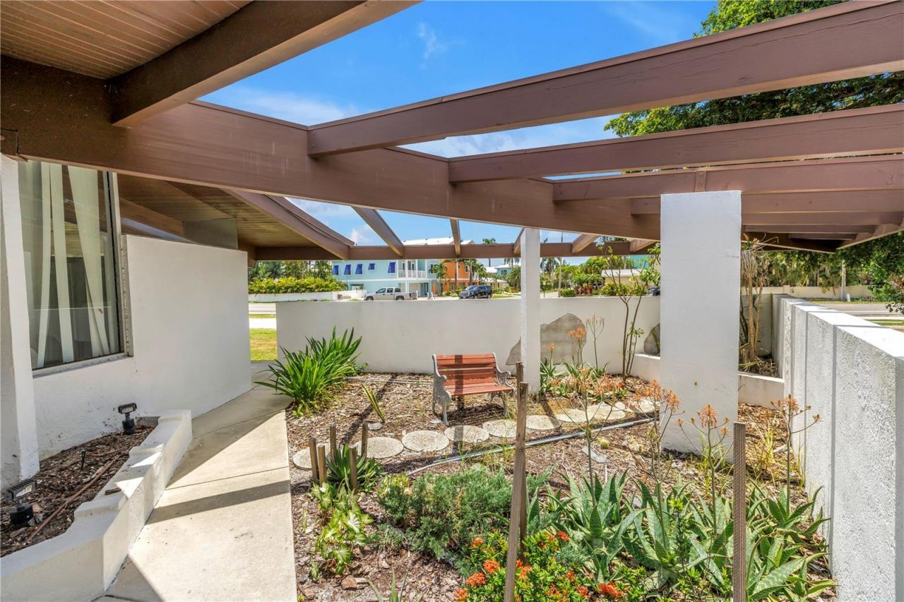 6608 Marina Drive, Holmes Beach, FL 34217 Photo