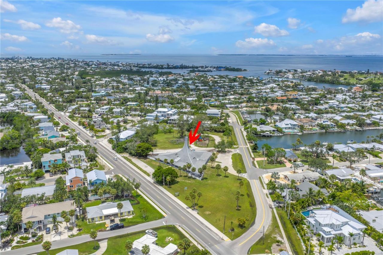 6608 Marina Drive, Holmes Beach, FL 34217 Photo