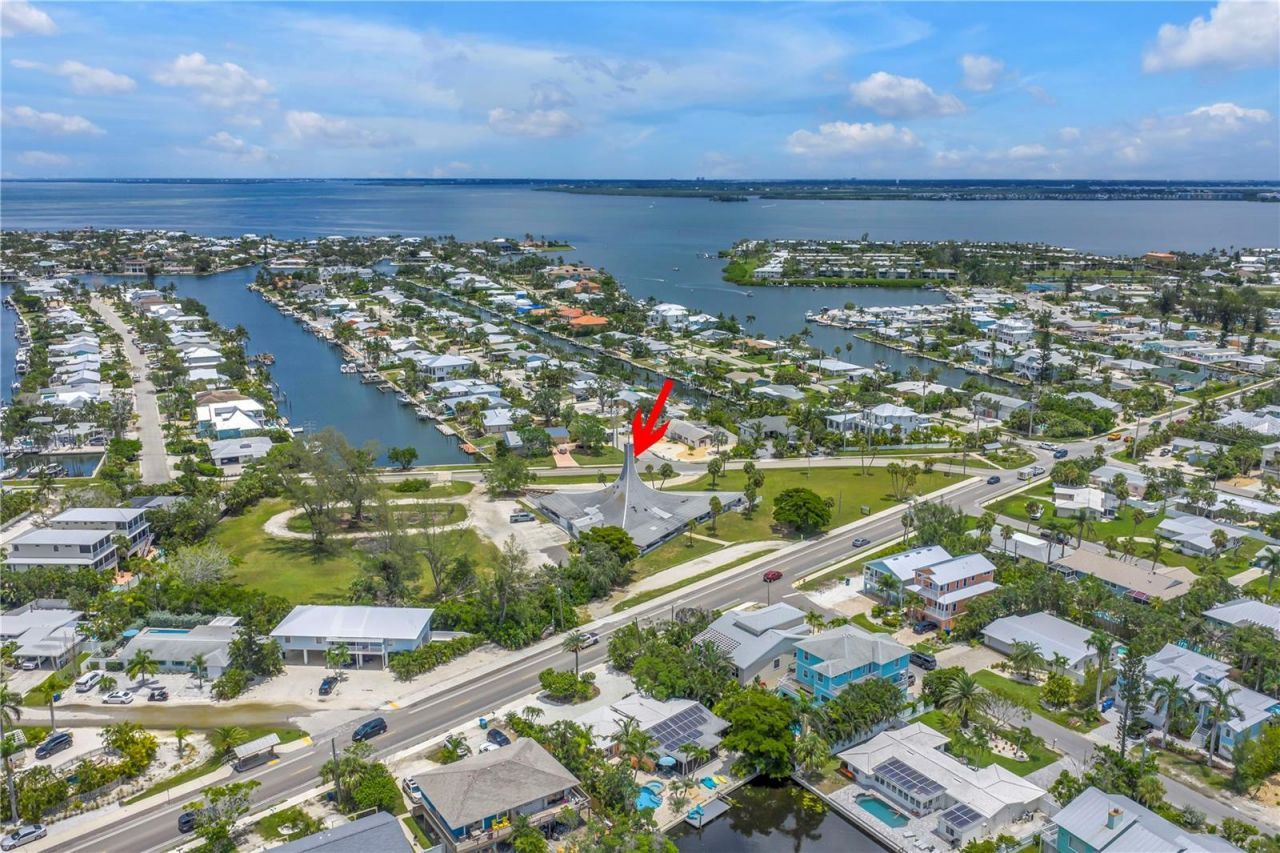 6608 Marina Drive, Holmes Beach, FL 34217 Photo
