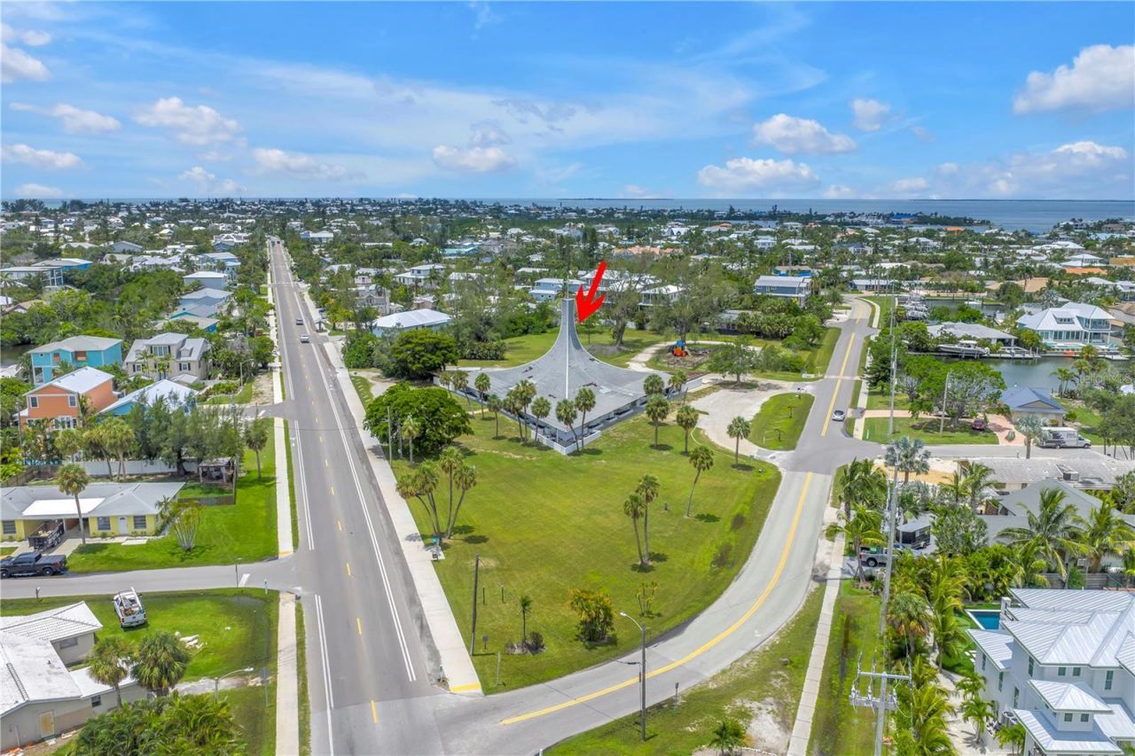 6608 Marina Drive, Holmes Beach, FL 34217 Photo