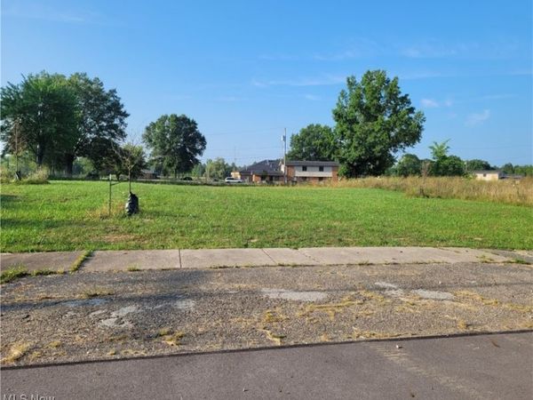 2120 Van Wye Street SE, Warren, OH 44484