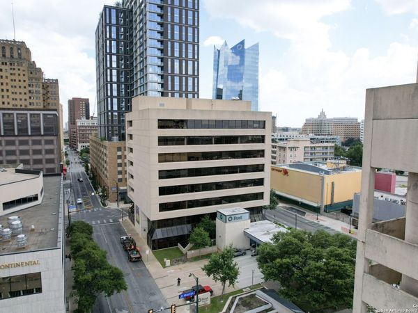 425 Soledad, Unit ENTIRE 7TH, San Antonio, TX 78205