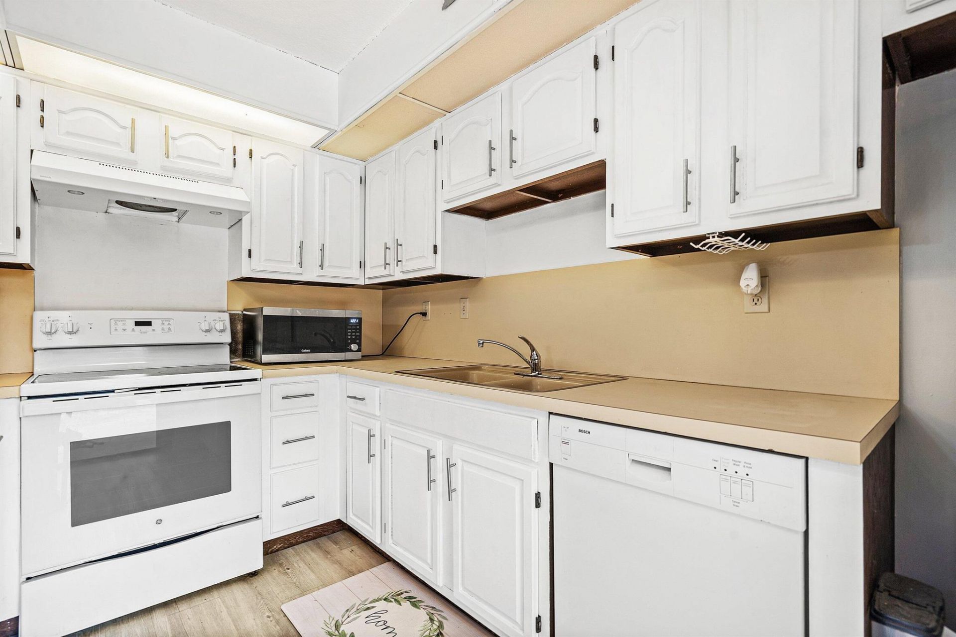 9 Atrium Circle, Unit A, Atlantis, FL 33462 Photo