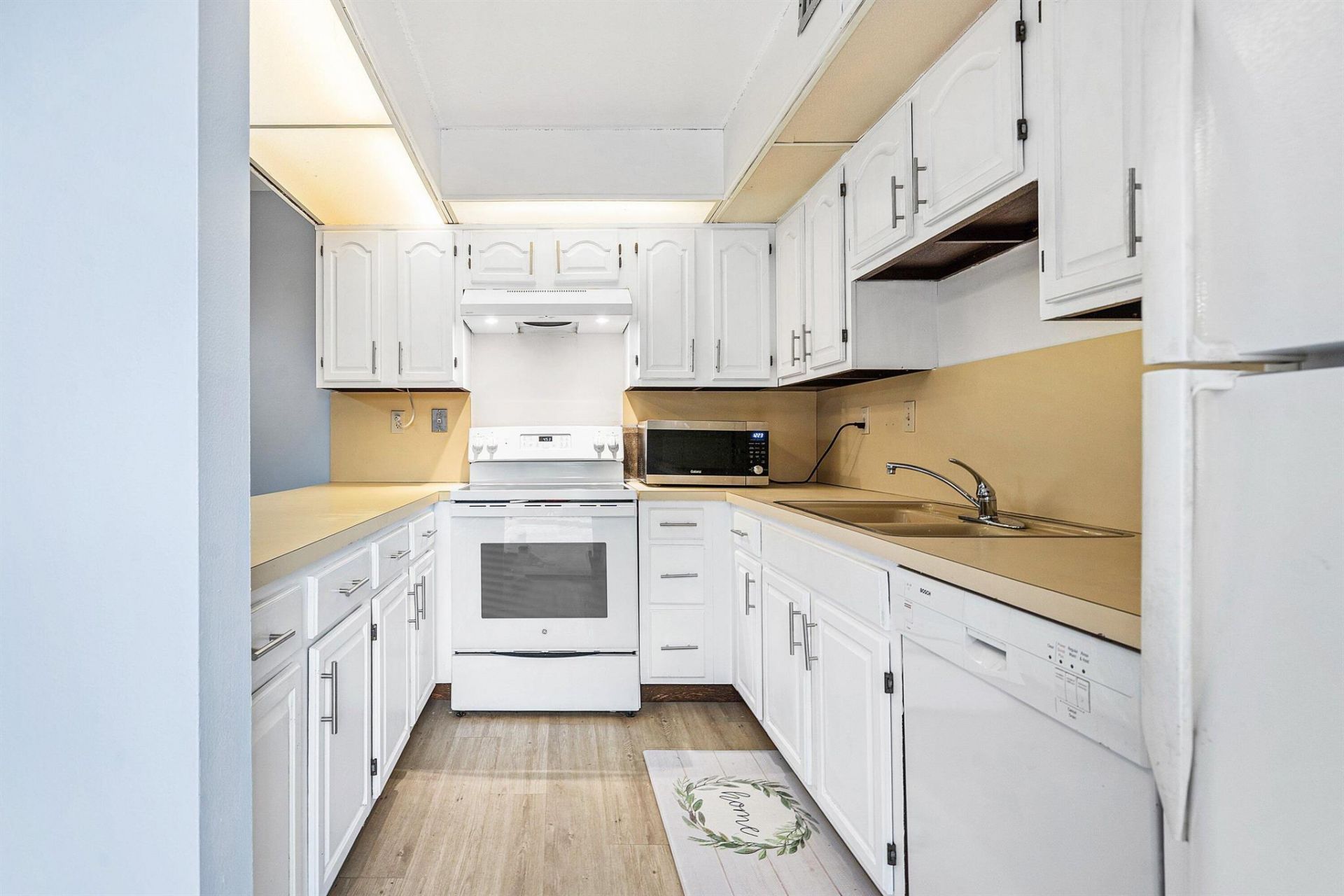 9 Atrium Circle, Unit A, Atlantis, FL 33462 Photo