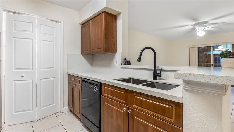 875 Riverside Drive, Unit 717, Coral Springs, FL 33071 Photo