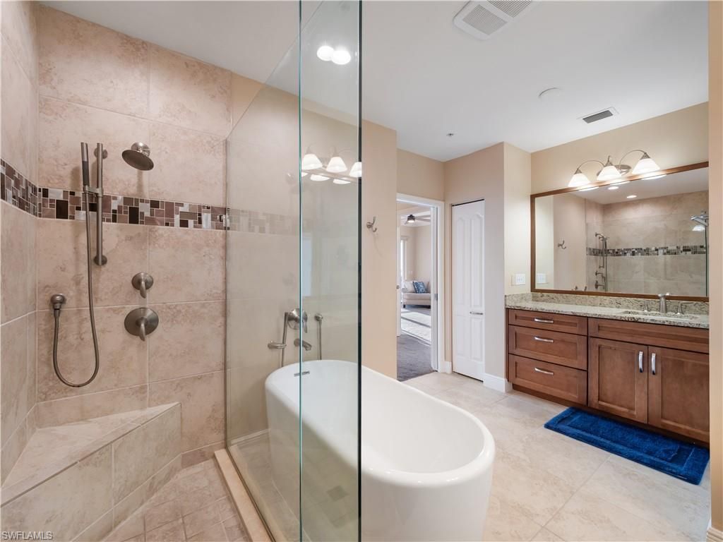 14819 Laguna Dr, Unit 703, Fort Myers, FL 33908 Photo
