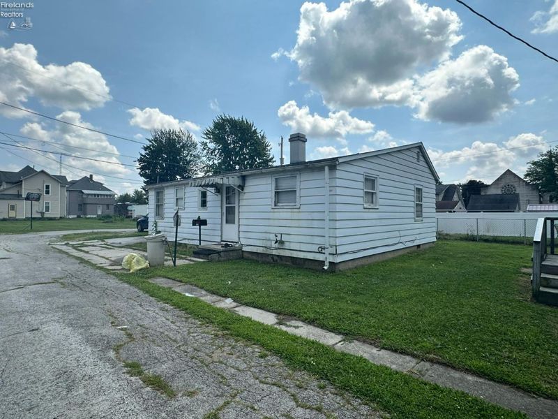 520 N Union Street, Fostoria, OH 44830 Photo 3