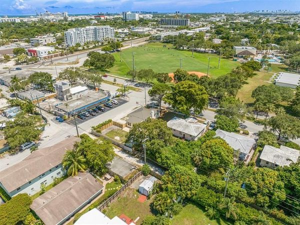 301 SW 17th St, Fort Lauderdale, FL 33315