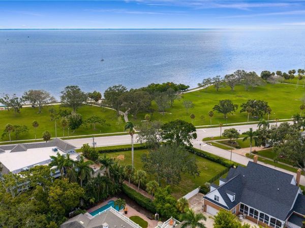 1500 N SHORE DRIVE NE, ST PETERSBURG, FL 33704