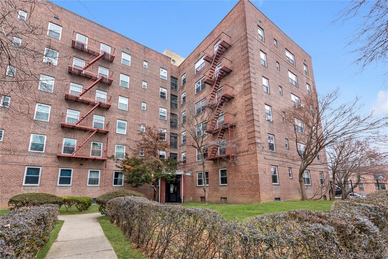14737 38 Avenue, Unit C48, Flushing, NY 11354 Main Photo