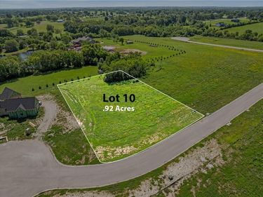 13315 Winner's Circle, Smithville, MO 64089