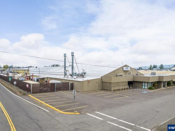 596 Hoffman Dr, Independence, OR 97351