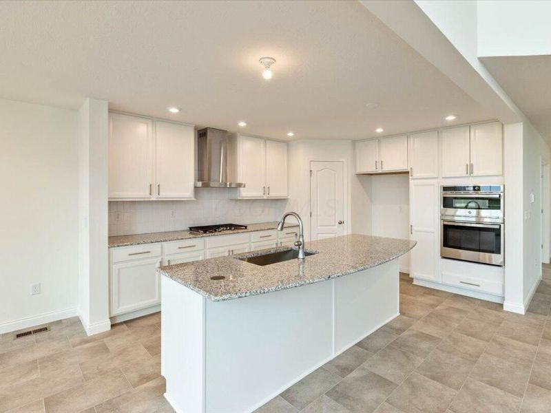 8258 Silvergrass Way, Plain City, OH 43064 Photo 5