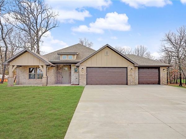 9300 S Pleasant Valley Road, Gentry, AR 72734