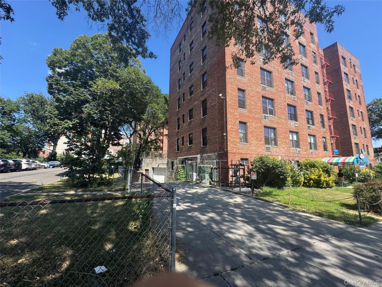 140-15 Holly Avenue, Unit 2M, Flushing, NY 11355 Main Photo