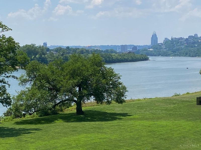 2485 Riverside Drive, Cincinnati, OH 45202 Photo 3