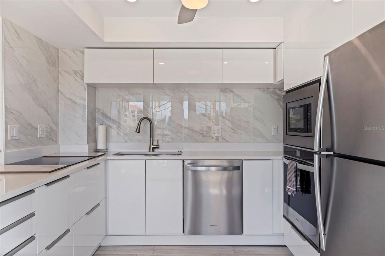 6145 Sun Boulevard, Unit 304, Saint Petersburg, FL 33715 Photo
