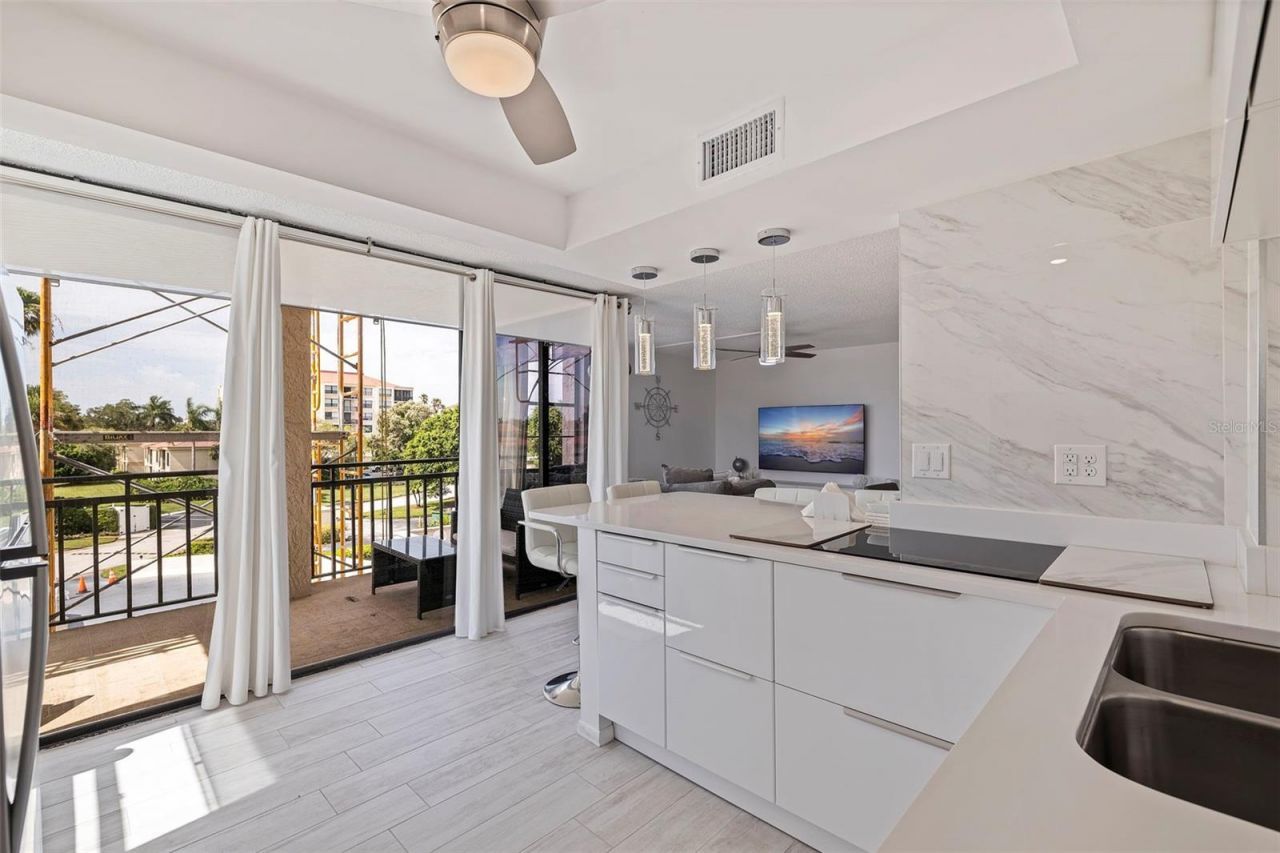 6145 Sun Boulevard, Unit 304, Saint Petersburg, FL 33715 Photo