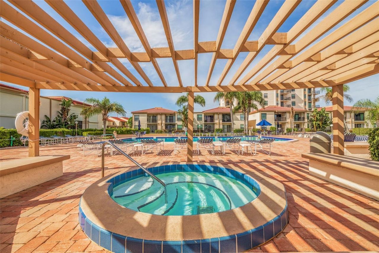 6145 Sun Boulevard, Unit 304, Saint Petersburg, FL 33715 Photo