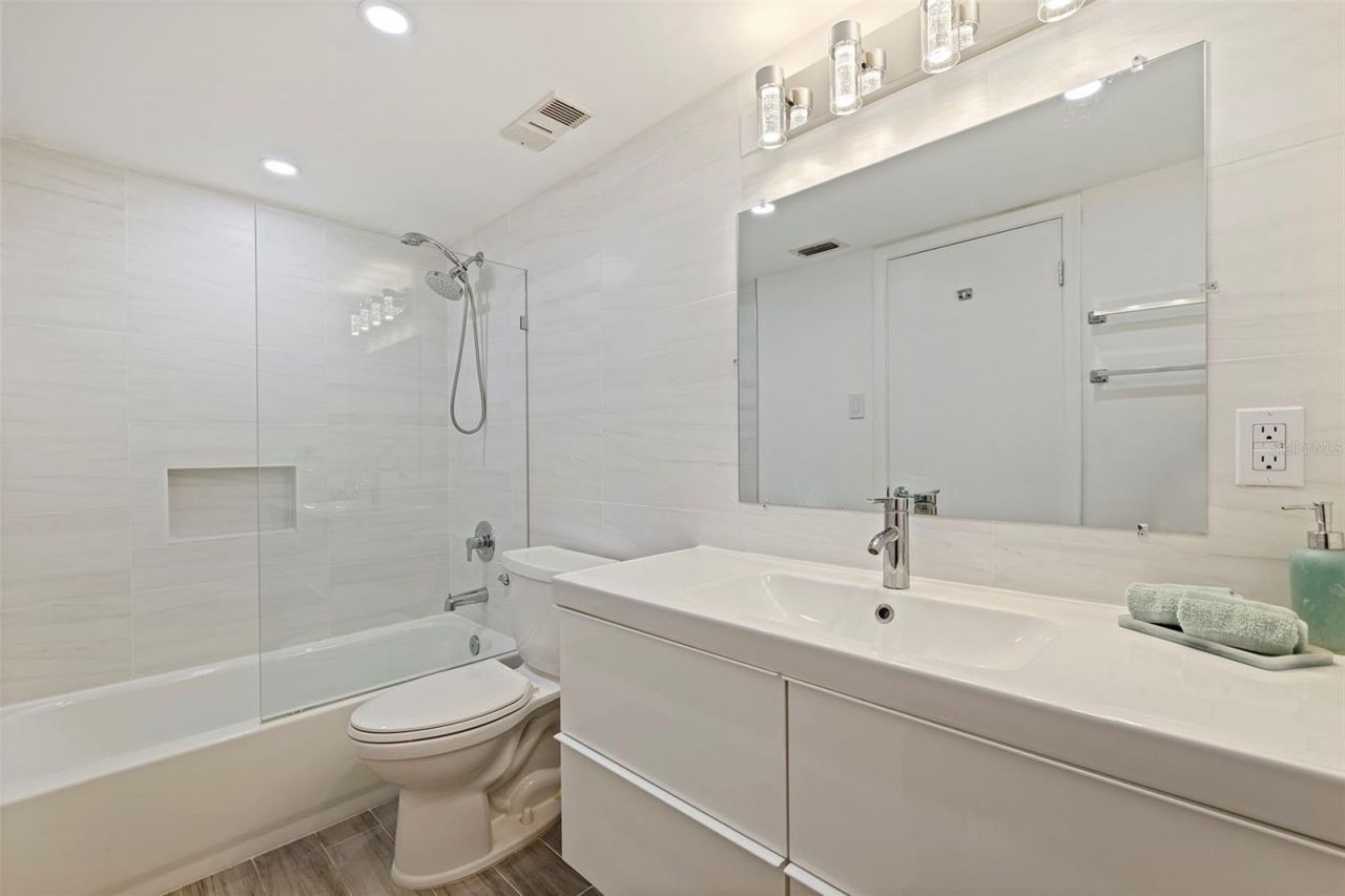 6145 Sun Boulevard, Unit 304, Saint Petersburg, FL 33715 Photo