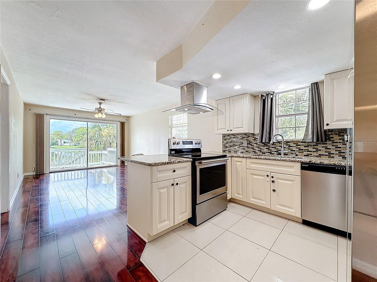 125 Mystic Lake Terrace N, Saint Petersburg, FL 33702 Photo