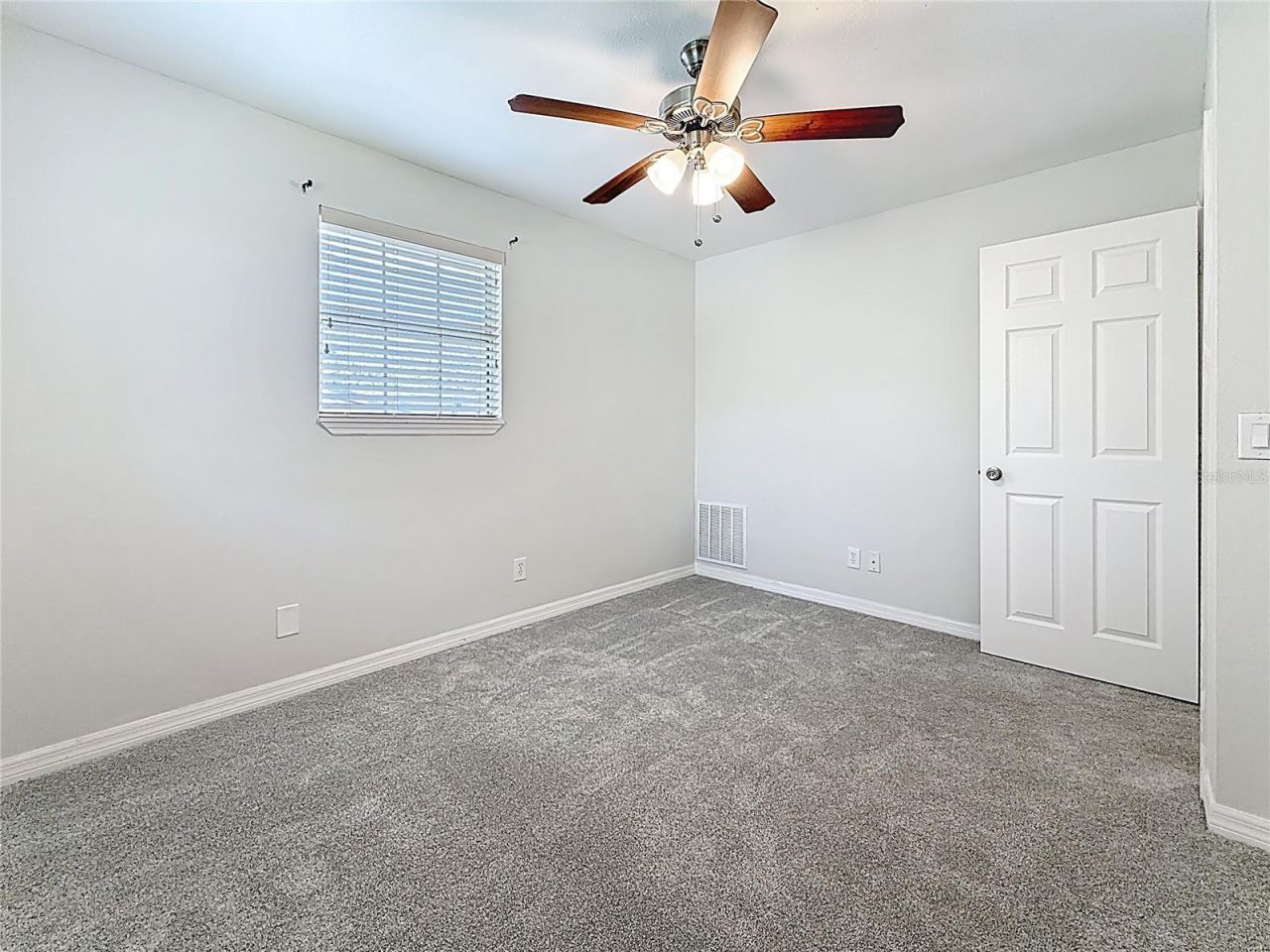 125 Mystic Lake Terrace N, Saint Petersburg, FL 33702 Photo