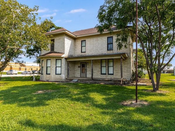 112 W Hackberry Street, Malone, TX 76660