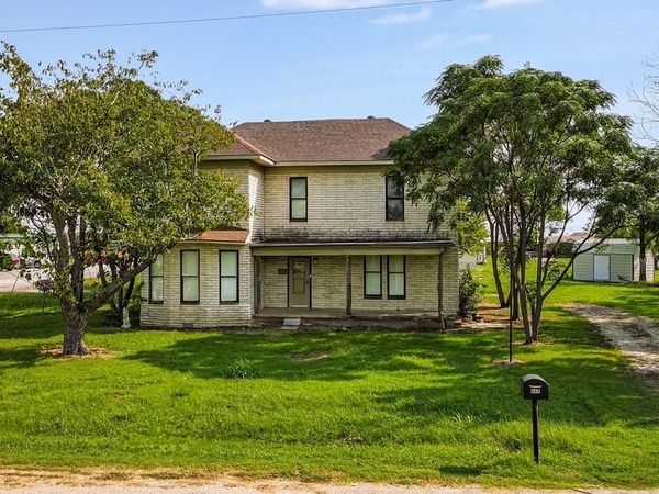 112 W Hackberry Street, Malone, TX 76660