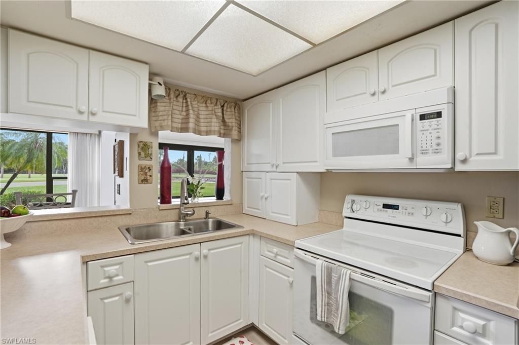 5905 Trailwinds Dr, Unit 816, Fort Myers, FL 33907 Photo