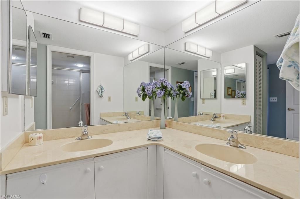 5905 Trailwinds Dr, Unit 816, Fort Myers, FL 33907 Photo