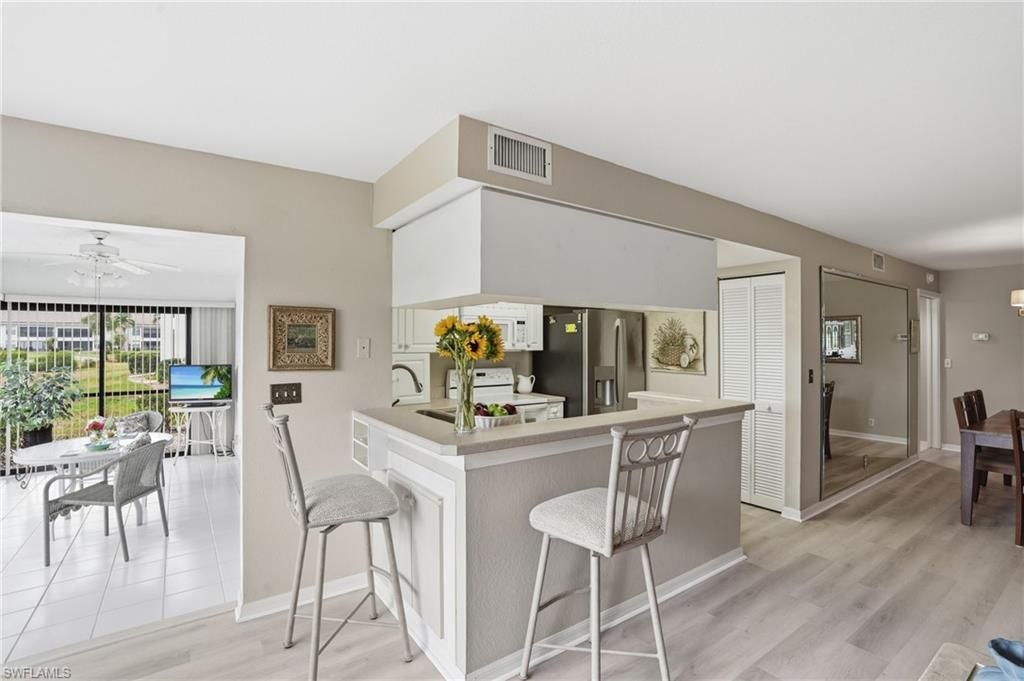 5905 Trailwinds Dr, Unit 816, Fort Myers, FL 33907 Photo